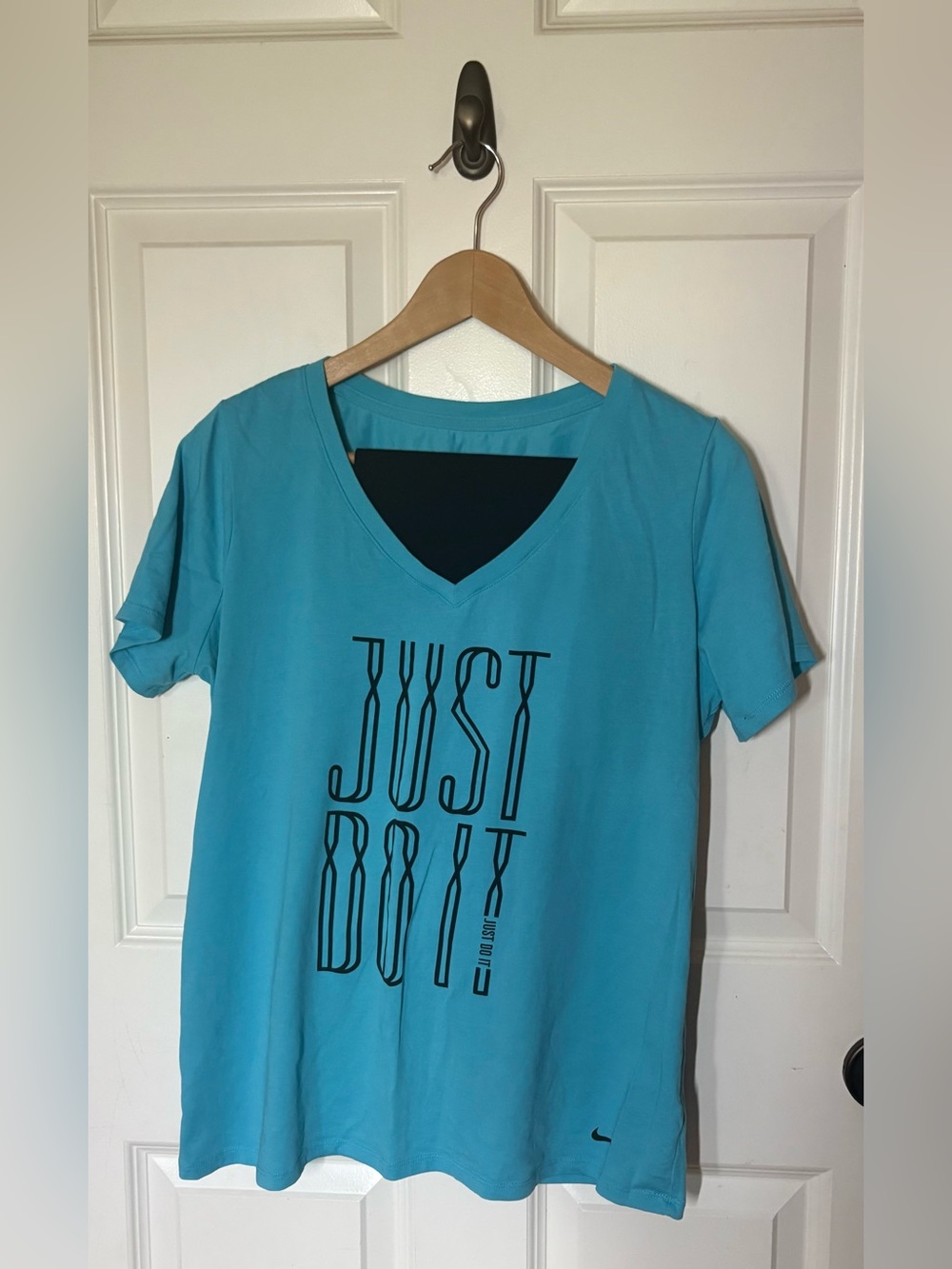 Nike V-Neck Tee & Leggings